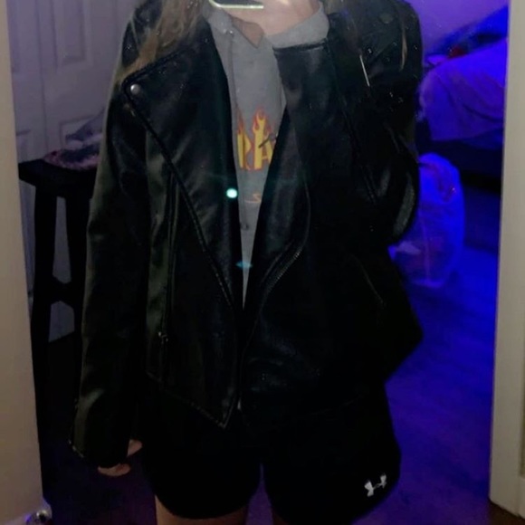 Black leather jacket - Picture 3 of 3